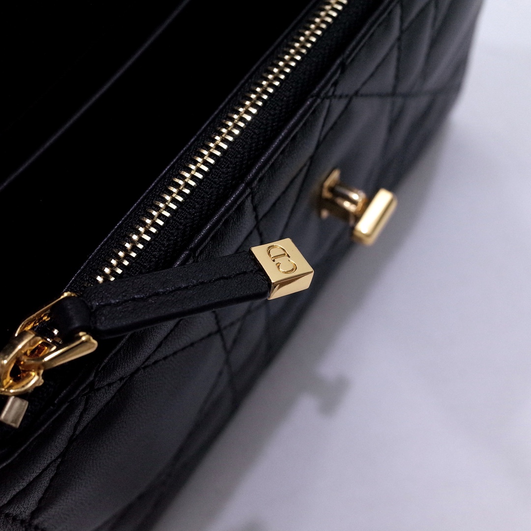 Miss Caro Pouch with Chain Black Macrocannage Lambskin